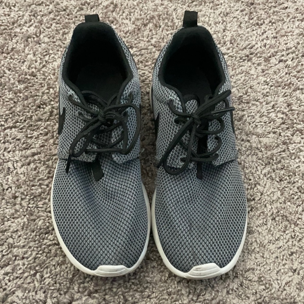 Nike grey Roshe youth 4